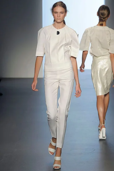 Look 19